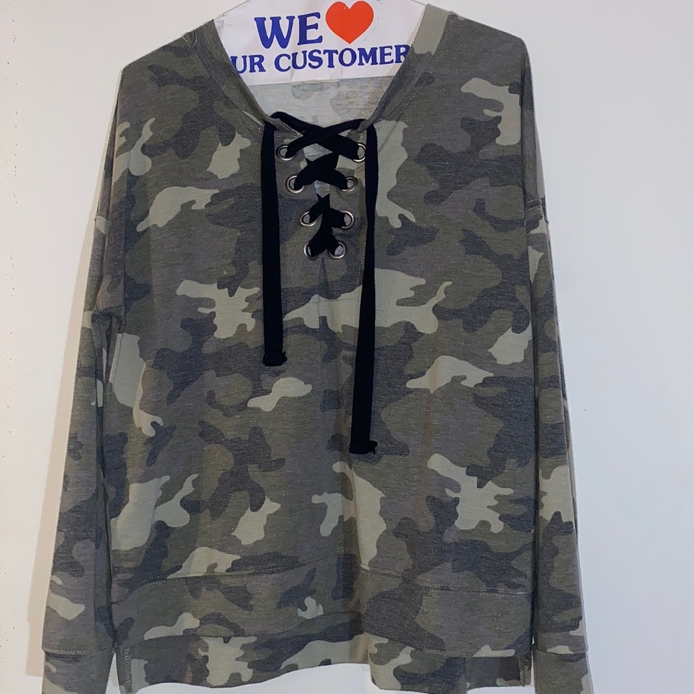 super cute cross over camo long sleeve shirt